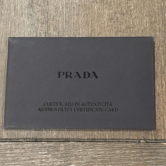 Pink Prada zippy wallet with authentication card - Picture 3 of 12